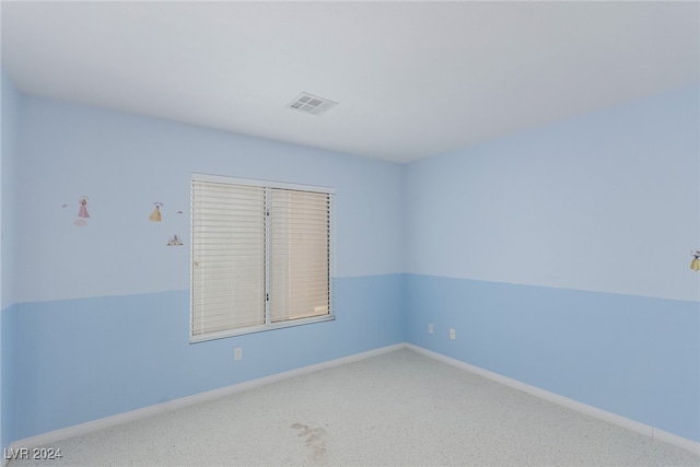 unfurnished room featuring carpet