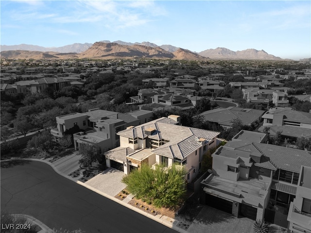 birds eye view of property featuring a mountain view