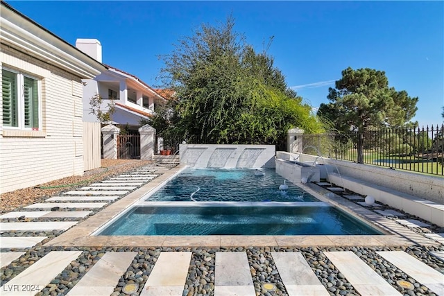 view of pool featuring an in ground hot tub and pool water feature