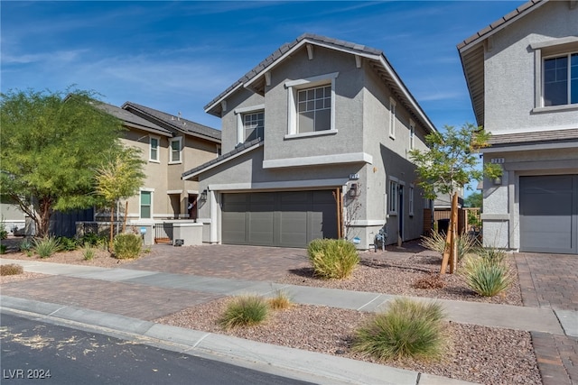 view of front property featuring a garage