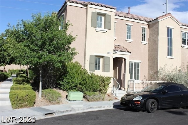 view of mediterranean / spanish-style house