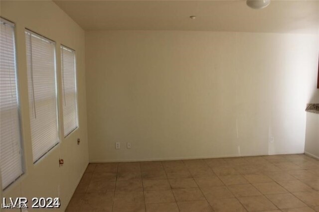 spare room featuring light tile patterned floors