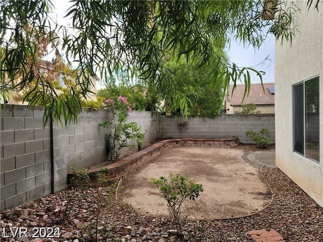 view of yard with a patio area