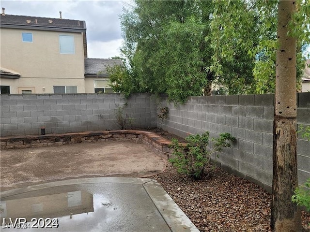 view of yard with a patio area