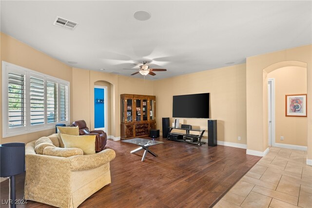 living room featuring light hardwood / wood-style floors and ceiling fan