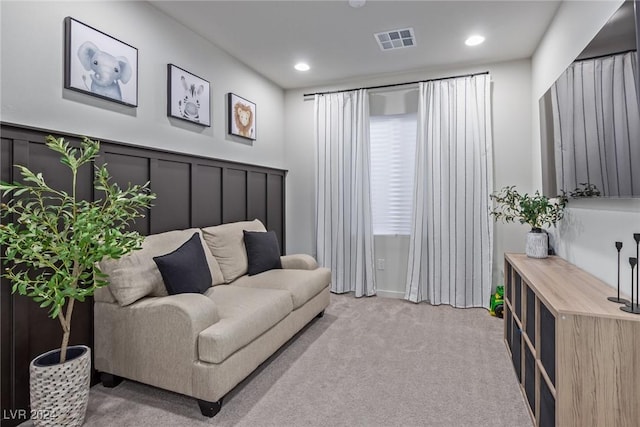 living room with carpet flooring, recessed lighting, visible vents, and wainscoting