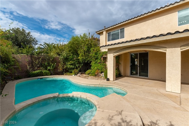 view of pool featuring an in ground hot tub and a patio area