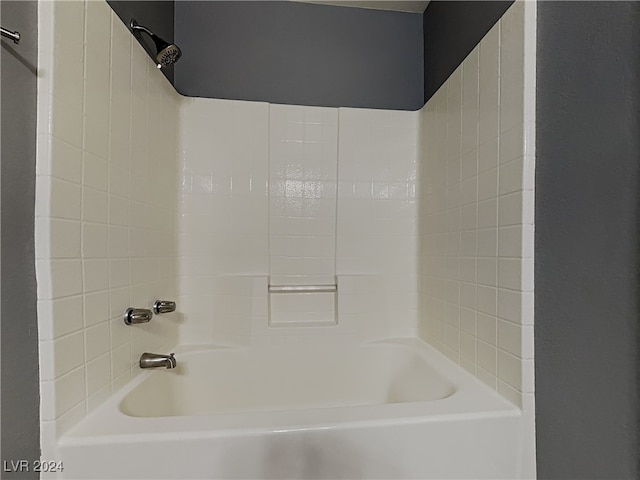 bathroom featuring tiled shower / bath combo