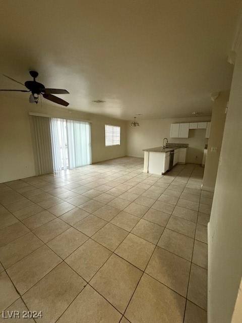 unfurnished room with ceiling fan and light tile patterned flooring