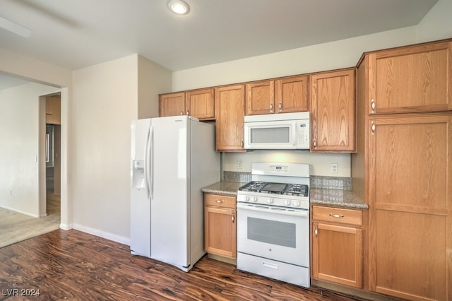 kitchen featuring dark hardwood / wood-style flooring, white appliances, and ceiling fan