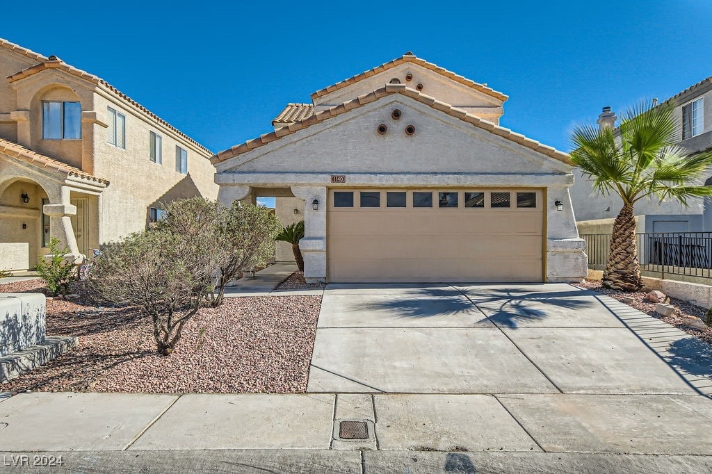 view of front of house featuring a garage