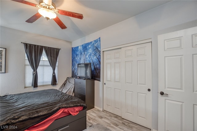 bedroom featuring a closet, light hardwood / wood-style floors, and ceiling fan