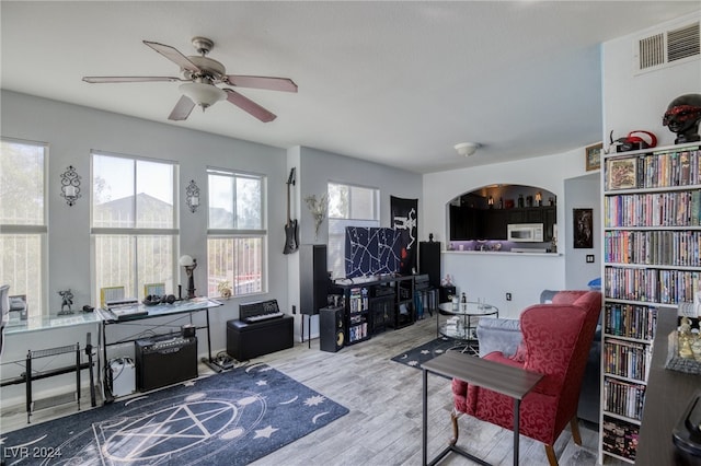 living room with light wood-type flooring and ceiling fan