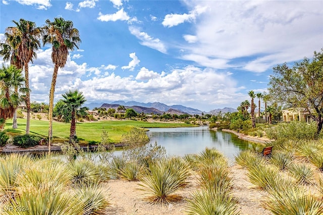 water view with a mountain view