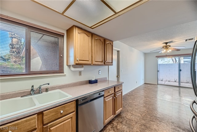 kitchen with ceiling fan, a textured ceiling, sink, and dishwasher