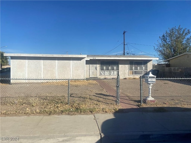 616 Bowman Ave, Las Vegas, NV 89106 - view of front facade with a fenced front yard