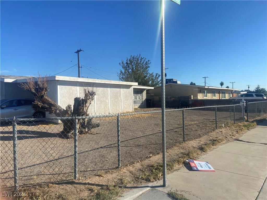 616 Bowman Ave, Las Vegas, NV 89106 - view of side of home with stucco siding
