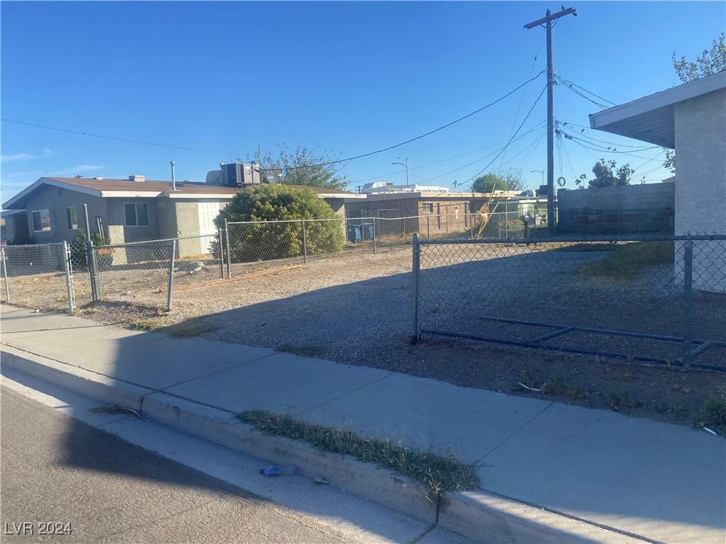 616 Bowman Ave, Las Vegas, NV 89106 - view of yard