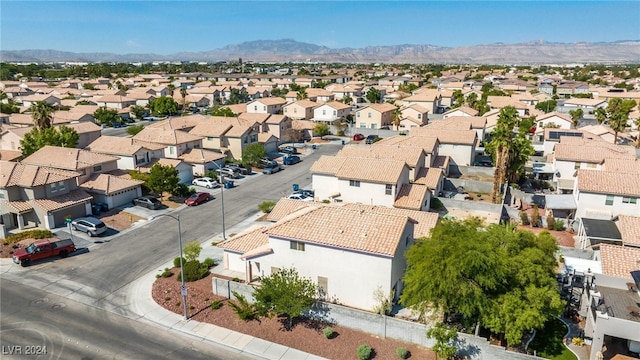 birds eye view of property featuring a mountain view