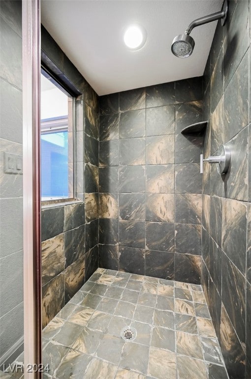 bathroom featuring tiled shower