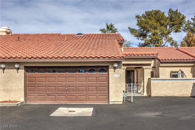 view of front facade with a garage