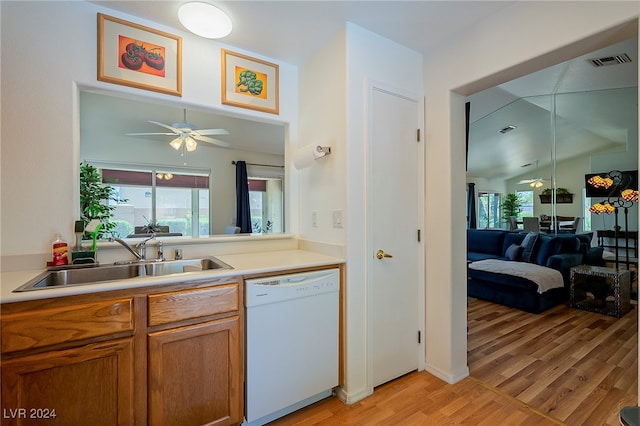 kitchen with sink, dishwasher, light hardwood / wood-style floors, ceiling fan, and lofted ceiling