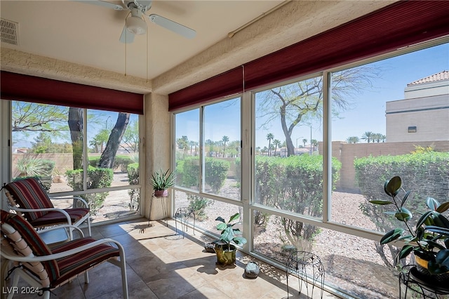 sunroom with ceiling fan