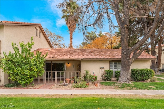 view of front of house with a front yard