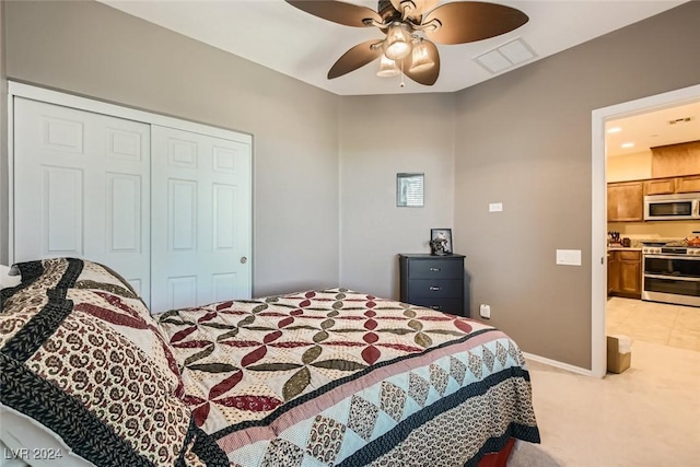 carpeted bedroom with ceiling fan, a closet, visible vents, and baseboards