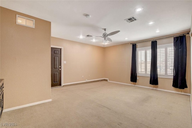 carpeted empty room featuring ceiling fan