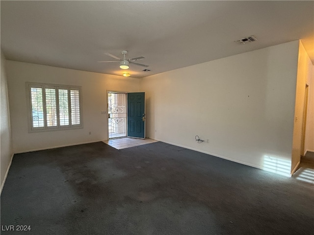 carpeted empty room featuring ceiling fan