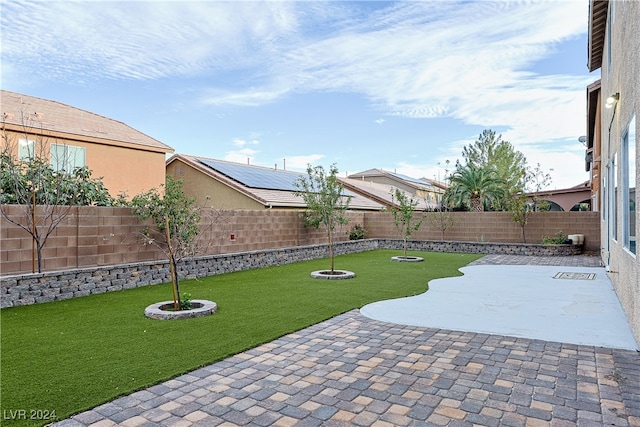 view of yard featuring a patio