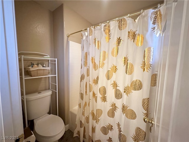 bathroom featuring toilet and shower / bath combo