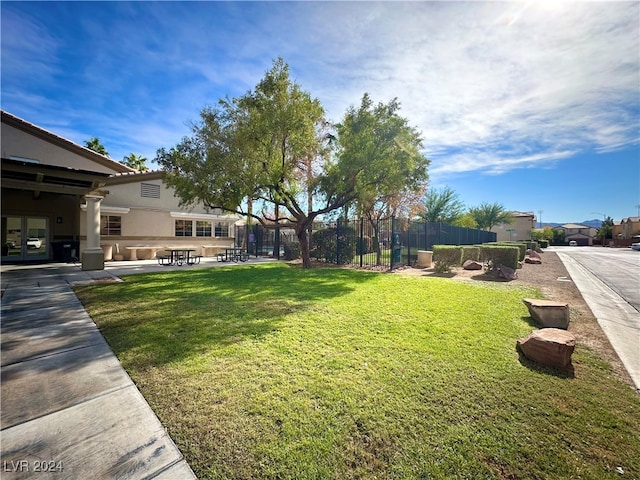 view of yard featuring a patio