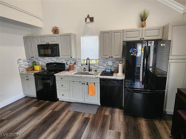 kitchen with gray cabinetry, black appliances, sink, dark hardwood / wood-style floors, and ornamental molding