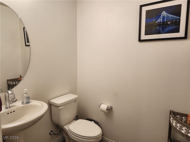 bathroom featuring toilet and sink