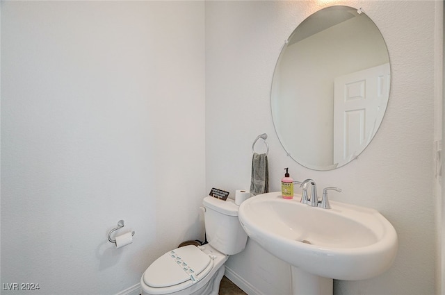 bathroom featuring toilet and sink