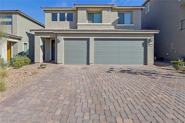 view of front property featuring a garage