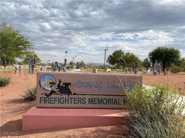 view of community / neighborhood sign