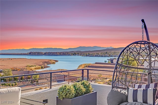 water view with a mountain view