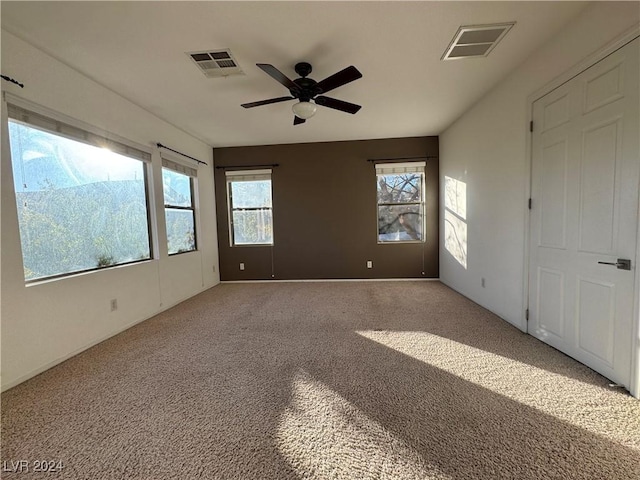 unfurnished room featuring light carpet and ceiling fan