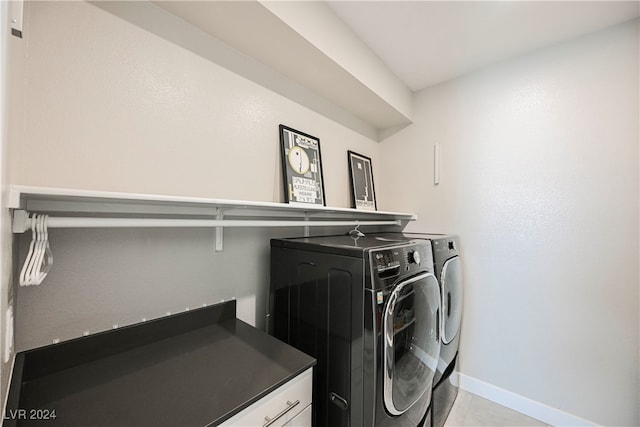 washroom with washing machine and dryer and light tile patterned flooring