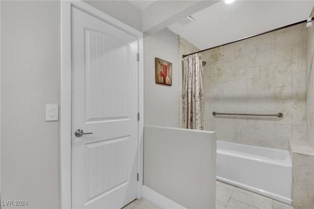 bathroom with shower / bath combo