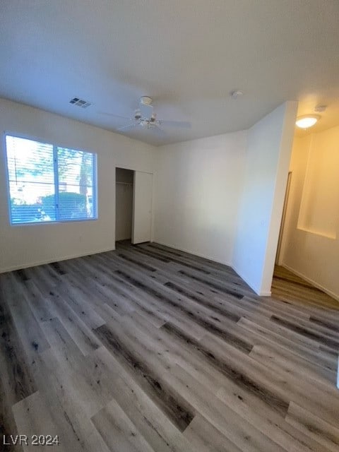 unfurnished room featuring ceiling fan and hardwood / wood-style flooring