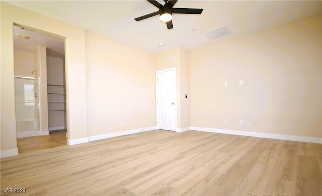 empty room featuring light wood-type flooring and ceiling fan