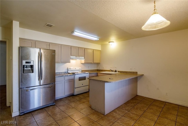 kitchen featuring sink, hanging light fixtures, kitchen peninsula, white range with electric stovetop, and stainless steel fridge with ice dispenser