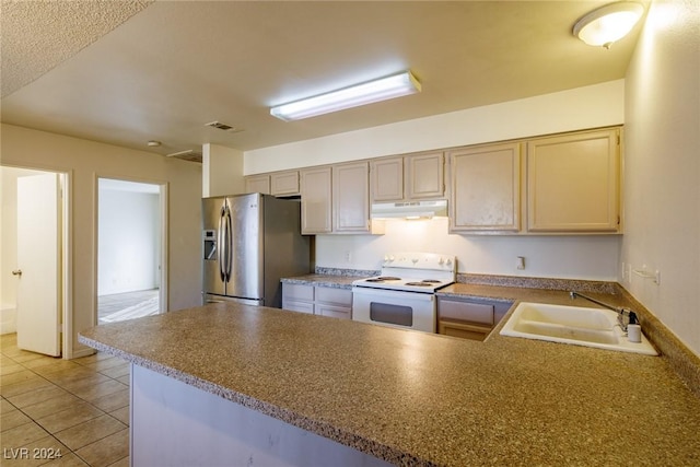 kitchen with kitchen peninsula, stainless steel fridge, sink, and white electric range oven