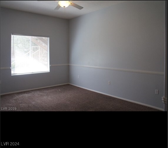 unfurnished room with carpet and ceiling fan