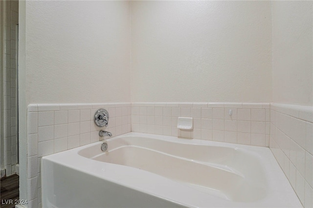 bathroom featuring a bathing tub