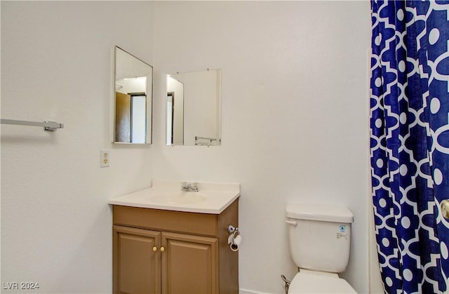 518 Elm St Unit H, Boulder City, NV 89005 - full bathroom with vanity, toilet, and a shower with curtain